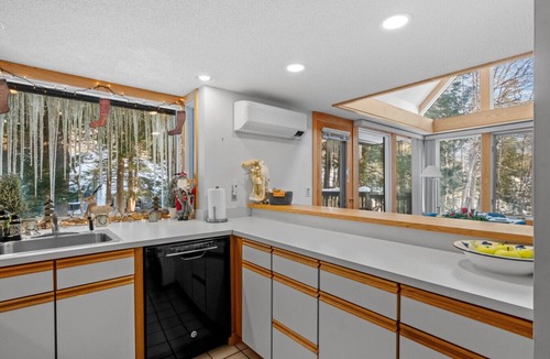 Stratton Mountain House | Mountain Haven for Families | Deck | Shuttle | Views