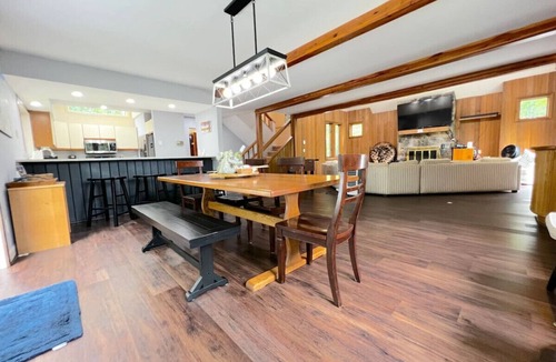 Stratton Mountain House | Mountain Oasis - Hot Tub, Sauna, Fire Pit, & MORE!
