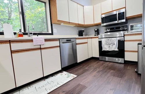 Stratton Mountain House | Mountain Oasis - Hot Tub, Sauna, Fire Pit, & MORE!