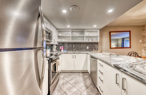 The Blue Mountains Condo | Mountain-side condo Cachet Crossing next to Slopes