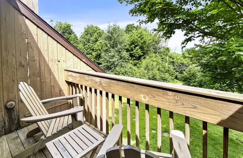 Warren Condo | Mountain-view condo w/shuttle access
