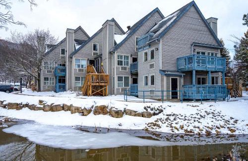 Craigleith House | Mountain View Ski-In-Out Pool Shuttle to Blue