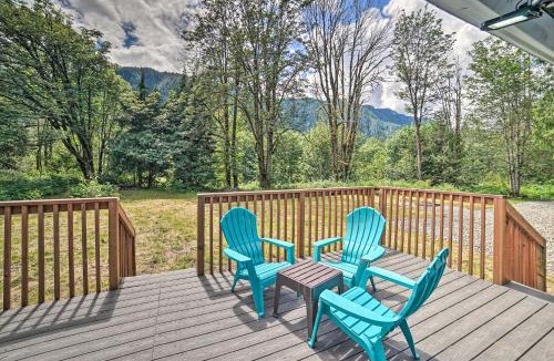 Baring House | Mtn-View Deck & Fire Pit: Modern Gold Bar Escape