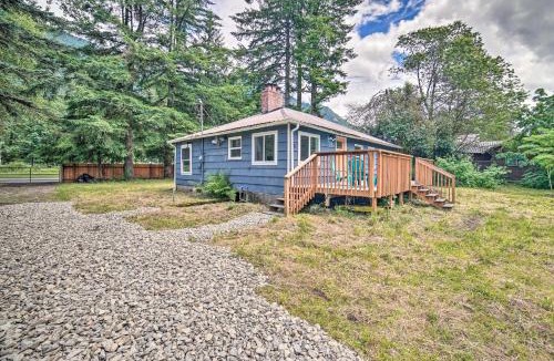 Baring House | Mtn-View Deck & Fire Pit: Modern Gold Bar Escape