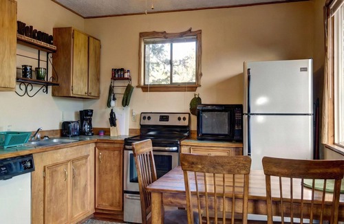 Rainbow Valley Cabin | Mueller State Park Cabin | Deck | Sleeps 6