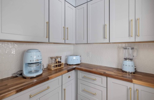 Stratton Mountain House | New 6-BR Luxury Home 6 Min from Stratton w/hot tub