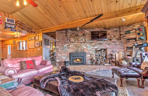 Windham House | New! Cozy private Chalet with incredible views, close to Mountains!