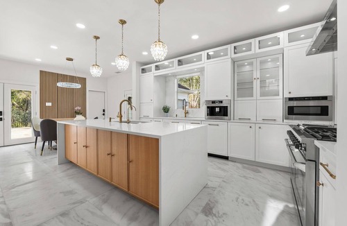 Alden Bridge House | New Luxe 5BR/4.5BA Pool Villa in The Woodlands