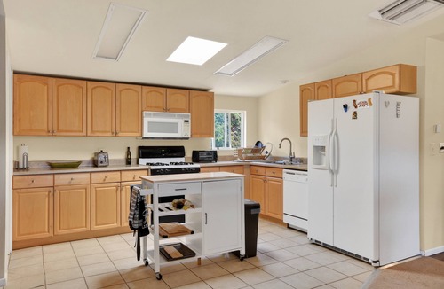 Tehachapi House | NEW! Tehachapi 12-Guest Group Escape