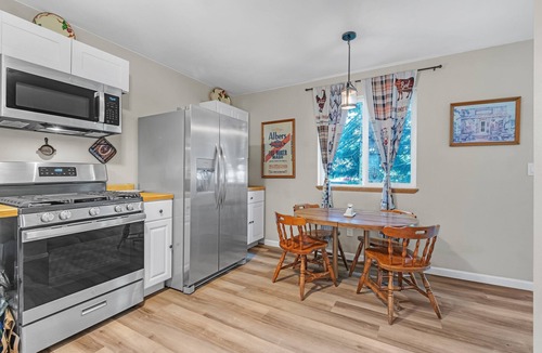 Enumclaw House | NEW! Treehaven Barn 3-Bedroom Farmhouse - Pets Allowed