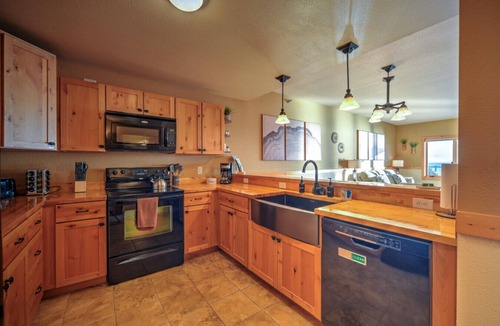 Two Harbors Condo | NEW: Two Harbors Superior Lakefront 2BR Corner | Pool | Hot Tub & Sauna | EV