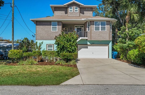 Weeki Wachee Gardens House | Newly Listed, Sleeps 12, On River W. Kayaks included, Boat Dock , Gulf Access