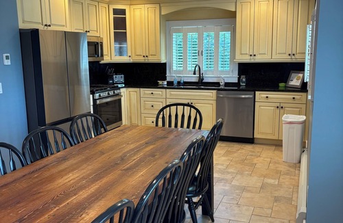 Oscoda House | Newly Remodeled - Steps to Lake Huron - Sleeps 13 - Walk Downtown