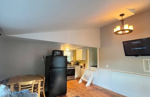 Brighton House | Newly Renovated Cozy Lakeside Vacation Cottage, Mountain Views, Pet Friendly