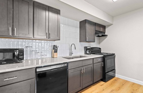 Springfield Apartment | Newly Renovated Unit in Central Spfld! #201