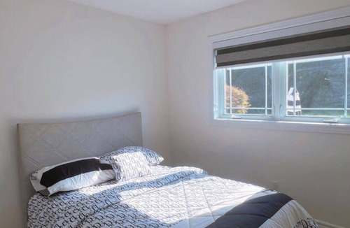 Thorold House | Niagara USA & Canada Comfort Stay