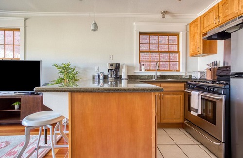 Capitol Hill Apartment | Nice Capitol Hill Studio, near Light Rail, Park & Museum, by Blueground