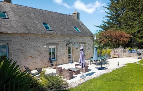 Saint-Marcouf House | Nice Home In Saint-Marcouf With Wifi