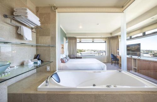 Devonport Hotel | Nightelier Devonport Gateway Hotel