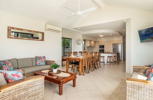 Yamba House | Nirvana Waters - Absolute Waterfront Escape with Private Pontoon & Pool - Holiday Yamba