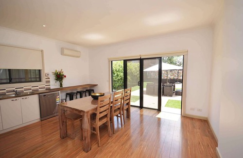 Echuca House | No 40 Echuca - Echuca Holiday Homes