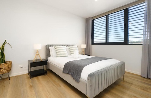 Lyons Apartment | North-Facing Apartment with Telstra Tower Views - Hosted by Canstay