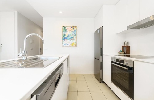 Lyons Apartment | North-Facing Apartment with Telstra Tower Views - Hosted by Canstay