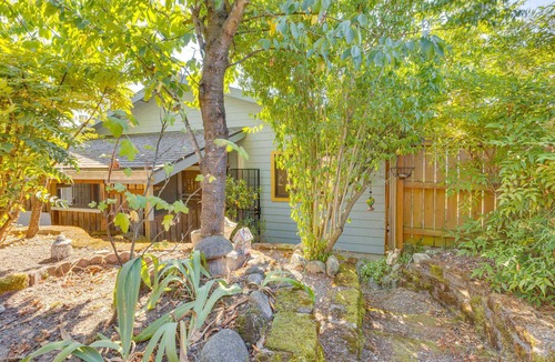 Pinehurst House | North Seattle home Cozy Yard in beautiful Seattle with AC, WiFi