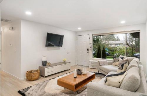 Juanita House | not use Comfortable Home for Family with Remote Workplace