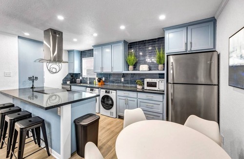 College Station Apartment | Oakley: 2nd floor, King Beds/Close to A&M