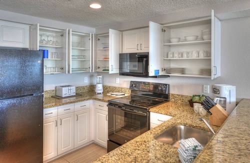Brush - Stewarts Condo | Oceanfront 3BD-2BA, Sleeps 10 - walk to Main Street