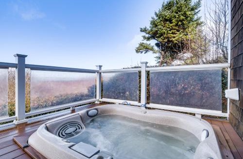 Moclips House | Oceanfront Moclips Escape w/Deck & Beach Access!