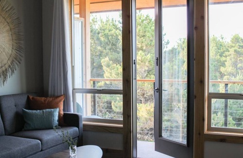 Long Beach Hotel | Oceanfront Oasis: Long Beach Retreat Near Discovery Trail! Pets Allowed, Pool.
