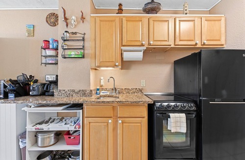 Lenox Park Condo | Oceanfront Studio w/Balcony, Pool & Hot Tub Access
