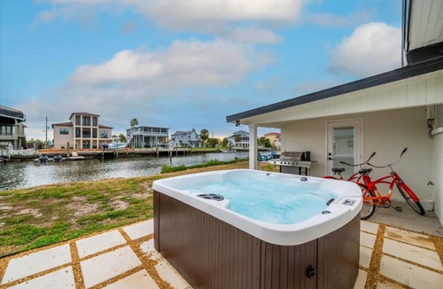 Spring Hill House | Oyster House Waterfront 3b2b Kayaks BBQ Games