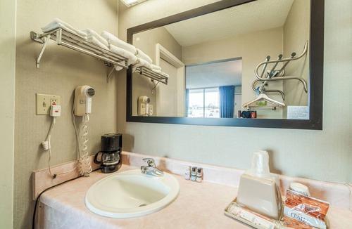 Mountain View Hotel | Ozark Junction mountain view by OYO