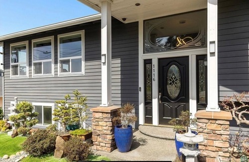 Kennydale House | Panoramic Lakeview Retreat-Hot Tub-AC