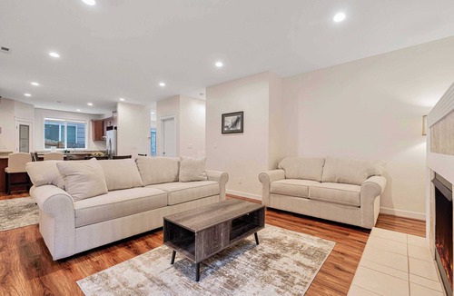 Kent House | Peaceful 5BR Haven w/Dedicated Workspace & Garage｜Flexible Lease｜#41907