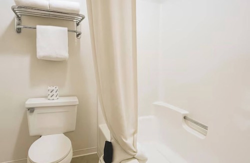 Wolf Point Hotel | Peaceful Accommodation w/Free Parking | Next to Wolf Point Area Museum