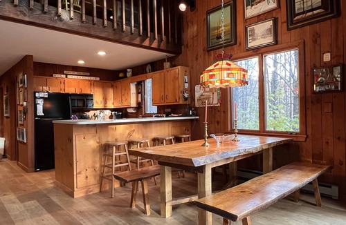 West Hartford House | Peaceful & Private 6-Bedroom Retreat in Scenic Quechee, Vermont