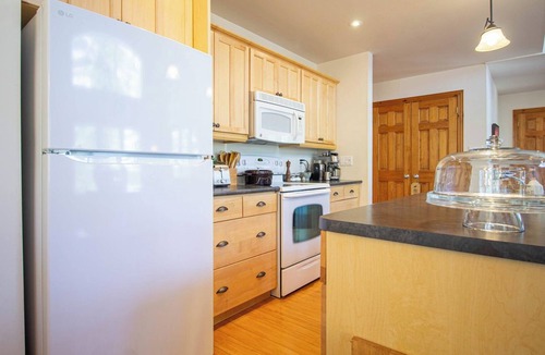 Havelock-Belmont-Methuen Cottage | Peninsula Point - Five Bedroom Cottage, Sleeps 12