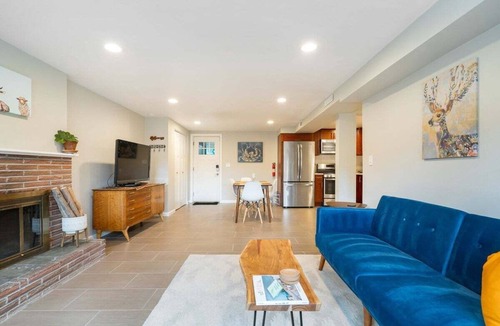 Shoreline House | Perch - Gathering Spot: Spacious 5BR home in Shoreline