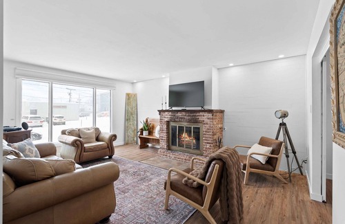 Cornwall House | Perfect Group Stay in Cornwall | 3BR +Theater Room