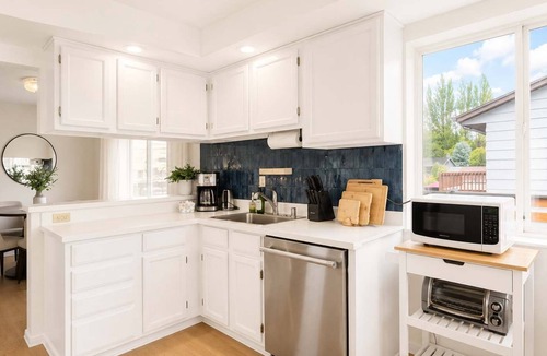 Shoreline House | Pet Friendly 3B Shoreline Home with EV charger