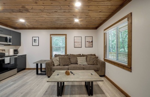Cabot House | Pet-Friendly Cabot Country Escape