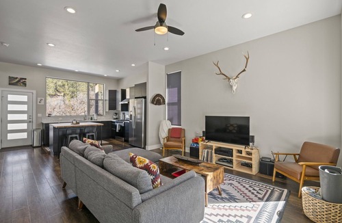 Durango House | Pet Friendly, Central A/C, 5 Minutes to Downtown!