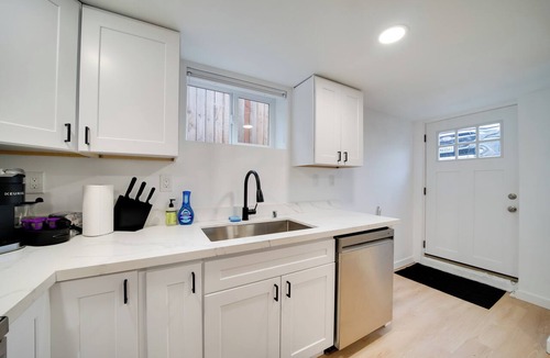 Georgetown Apartment | Pet-Friendly Seattle Apt Near Dtwn & Lumen Field
