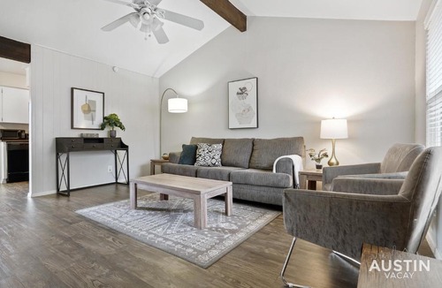 Zilker Apartment | Pets Welcome Great Space Backyard Near Zilker