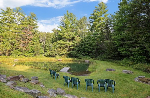 Stowe Hollow House | Pine Lodge: 4 br, fireplace, a/c, pool table, pond and deck!