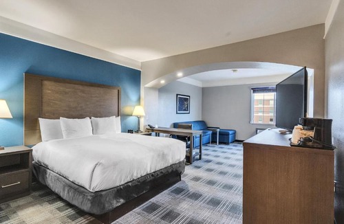 Webster Hotel | Platinum Inn & Suites Webster